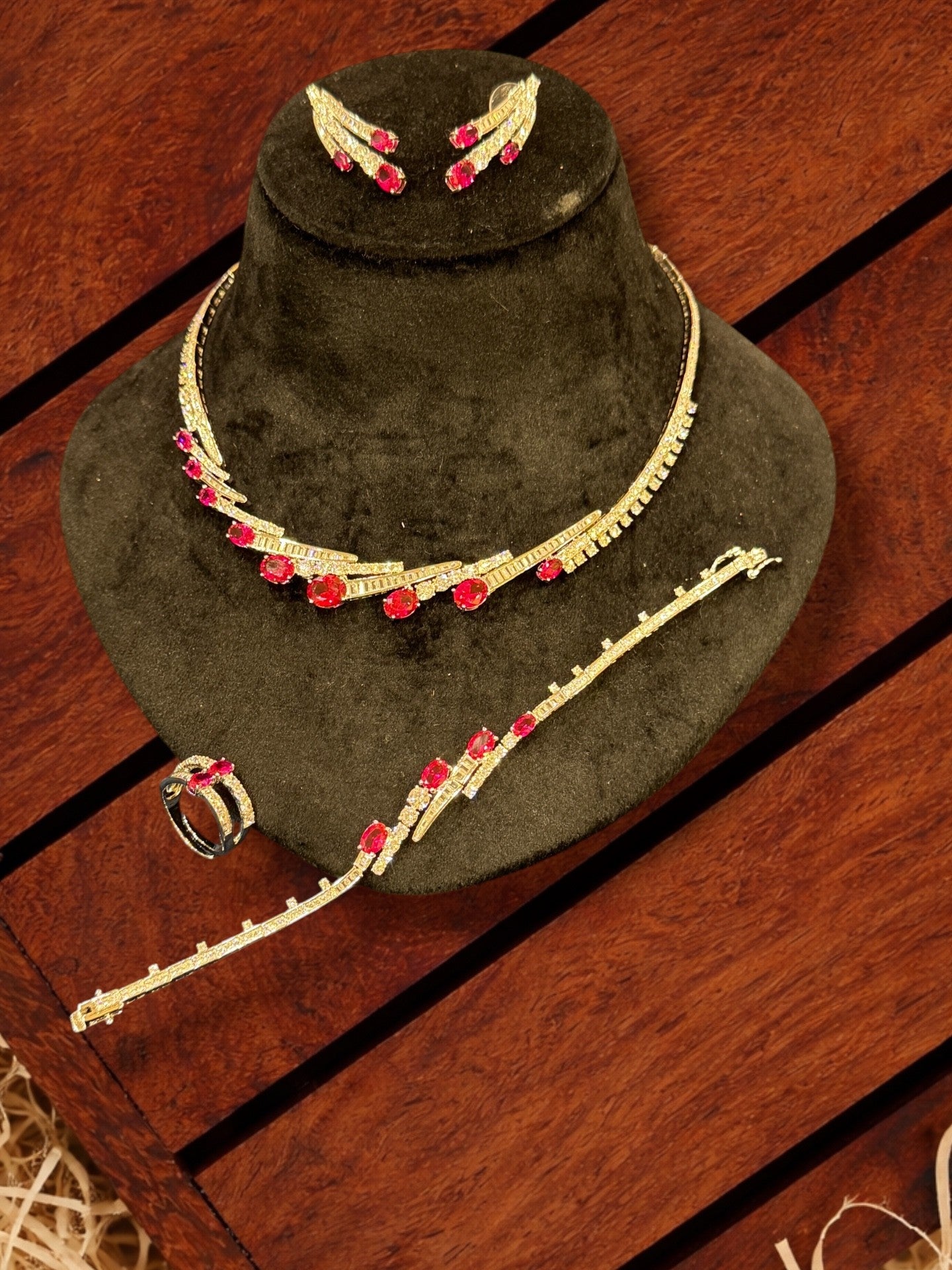 Premium Neckpieces & Earring Set (4)