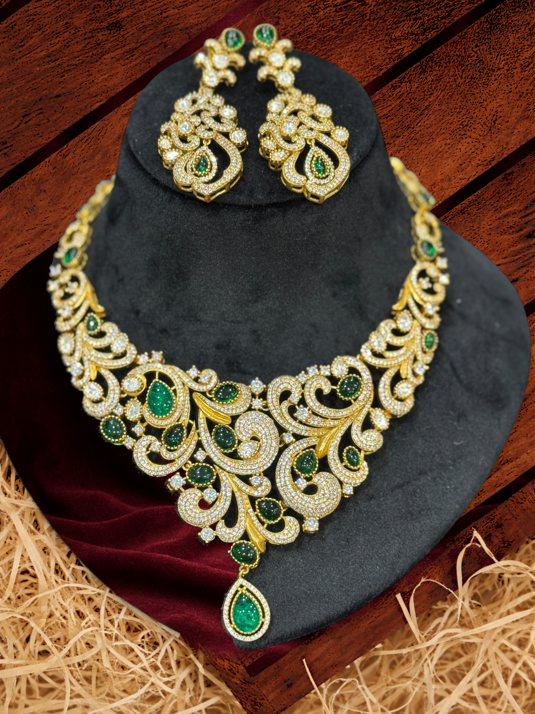 Elegant Emerald Gold Necklace and Earrings - Neckpieces & Earring Set