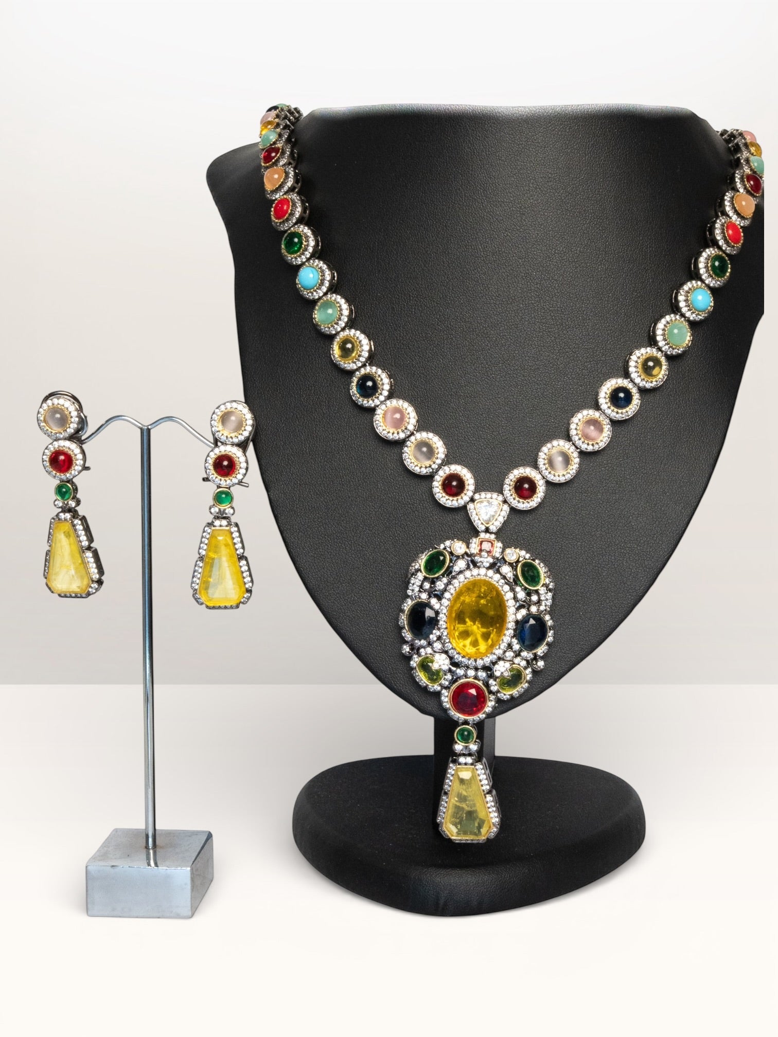 Earring and Neckpiece Set